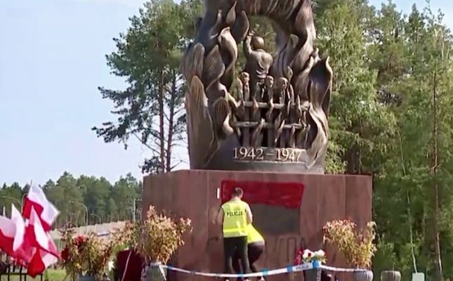 В Польше арестован 17-летний украинец, осквернивший памятник жертвам Волынской резни