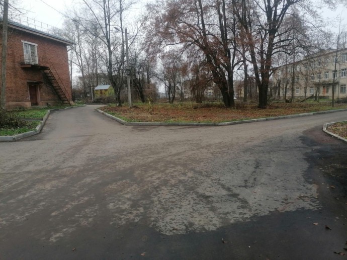 Завершается ремонт внутренних территорий пяти больниц Ярославской области