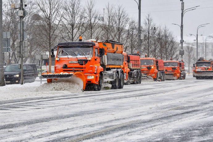 Около 145 тысяч человек и более 15 тысяч единиц техники задействованы в уборке снега в Москве Около 145 тысяч человек и более 15 тысяч единиц техники задействованы в уборке снега в Москве