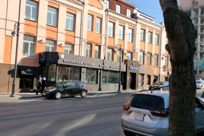 Суд обязал снести часть ресторана Umami на тротуаре во Владивостоке