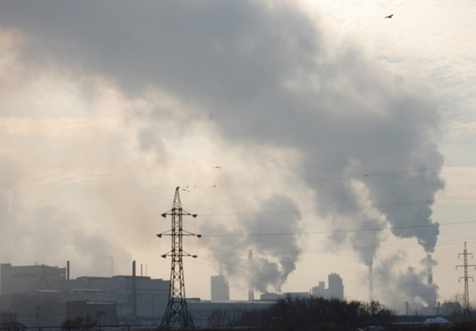 МЧС взяло на контроль жалобы на химический запах в двух городах