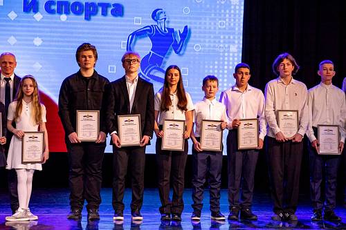 Премию мэра получили 40 талантливых школьников Благовещенска