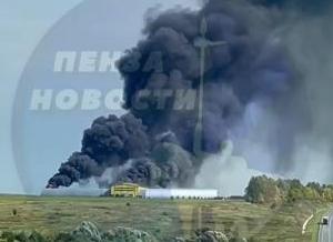 Крупный пожар в Пензенской области: огонь уничтожил 7 овощеукладчиков и ангар