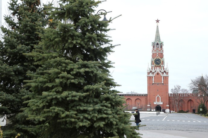 Кремль заявил, что Путин готов к диалогу с Макроном