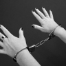 Жительница Сахалина забыла закрыть дверь и стала жертвой соседок