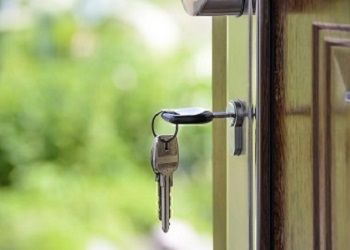 Проверить жилье перед осмотром можно с помощью экспресс-отчета о рисках на Домклик Проверить жилье перед осмотром можно с помощью экспресс-отчета о рисках на Домклик