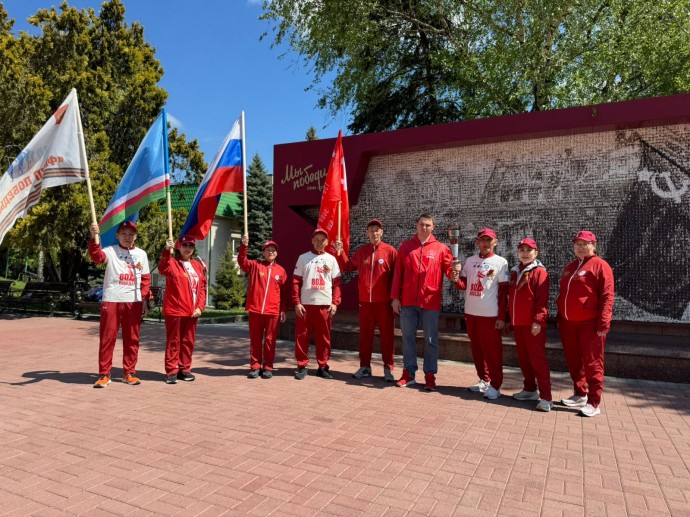 Якутяне проводят забег «Факел Победы» в городах России