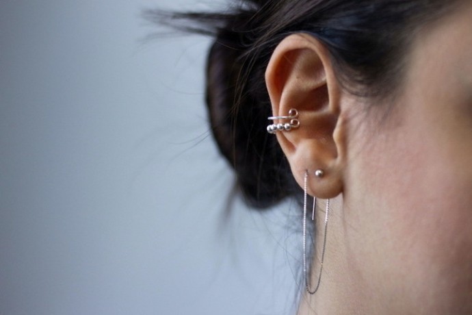 Эрогенная зона или лишний элемент: для чего нам нужны мочки ушей
