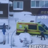 Машина реанимации застряла в заваленном снегом дворе в Пензе