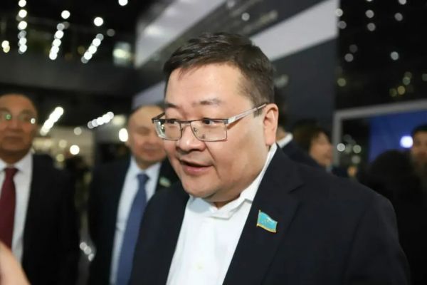 Казахский депутат-националист потребовал положить конец украинской пропаганде Казахский депутат-националист потребовал положить конец украинской пропаганде