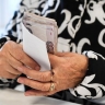 Рост тарифов ЖКХ, социальные вклады и усложнение возможности взять ипотеку. Что изменится в России с 1 июля