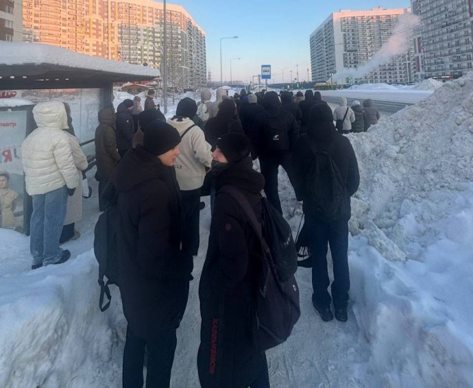 Мороз и толпы людей на остановках: в Пензе транспорт перестал справляться с холодом