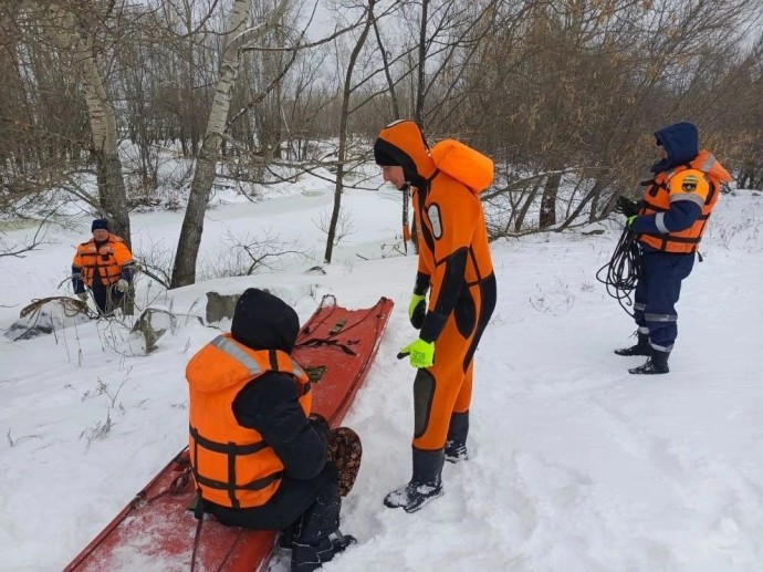 В Башкирии спасли рыбака, застрявшего на льду реки Белой