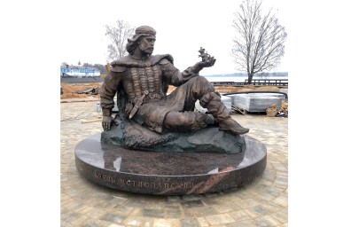 В Мышкине установили скульптуру князя Мстиславского