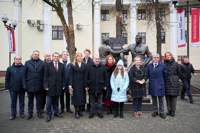 Ольга Любимова приняла участие в открытии памятника создателям романа и фильма «Семнадцать мгновений весны»