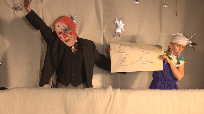 Даниил Хармс вместо Деда Мороза: в Петербурге прошло необычное новогоднее представление