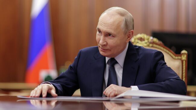 Россия намерена продолжать стратегические отношения с Ираном, заявил Путин