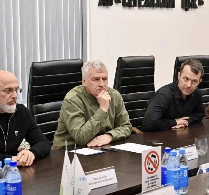 Глава Республики Карелия Артур Парфенчиков встретился с руководством Сегежского ЦБК, чтобы обсудить текущие производственные результаты и планы развития. Глава Республики Карелия Артур Парфенчиков встретился с руководством Сегежского ЦБК, чтобы обсудить текущие производственные результаты и планы развития.
