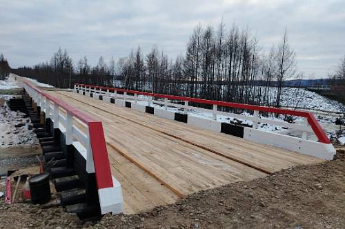 В Тындинском округе отремонтировали мост на дороге Ларба — Лопча В Тындинском округе отремонтировали мост на дороге Ларба — Лопча