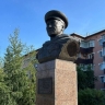 В столице Бурятии провели уборку вокруг бюста Борсоева