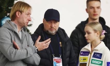 Родителям фигуристки Костылевой запретили проживать в академии "Ангелы Плющенко"
