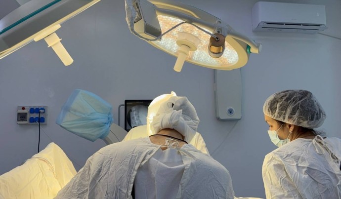 Курдюмов прооперировал девочку с тяжёлой формой сколиоза Курдюмов прооперировал девочку с тяжёлой формой сколиоза