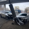 В центре Владивостока сбили столб во время столкновения двух легковушек
