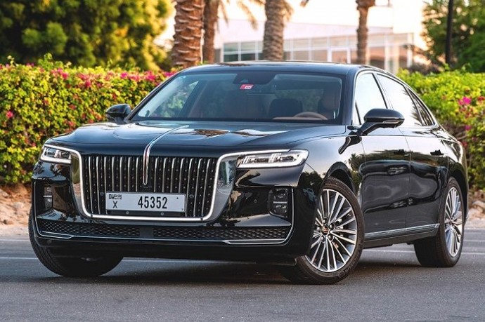 В России могут начать производить автомобили Hongqi под брендом Aurus