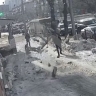 Прохожие едва спаслись от рухнувшей крыши в российском городе