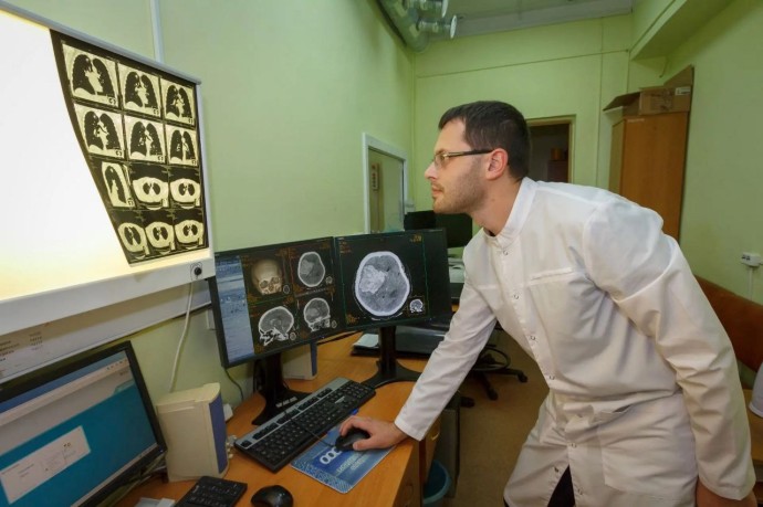 Глава Депздрава Томской области Роберт Фидаров: С начала года программы «Земский доктор» и «Земский фельдшер» привлекли в районы 78 специалистов