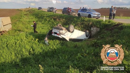 В Башкирии в ДТП с большегрузом погиб водитель опрокинувшейся «Шкоды»