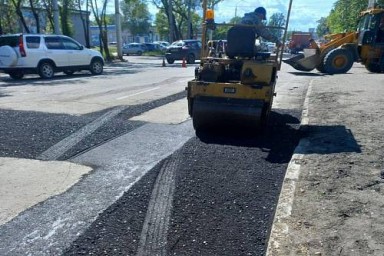 В Благовещенске ямочный ремонт дороги проходит на Тенистой