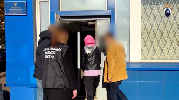Петербурженку, бросившую ребёнка на мусорной площадке, отправили под стражу