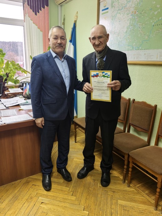 Пенсионер из Башкирии передал бойцам на передовую свою машину Пенсионер из Башкирии передал бойцам на передовую свою машину