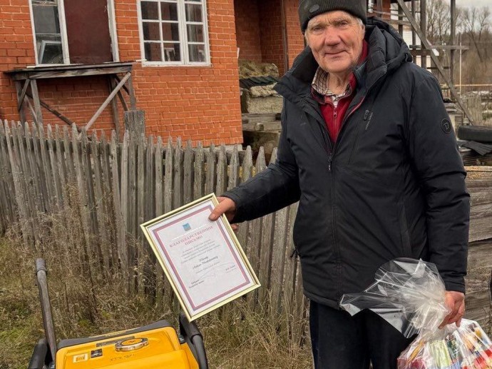 Житель Воронежской области подарил генератор многодетным белгородцам Житель Воронежской области подарил генератор многодетным белгородцам