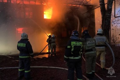 В Йошкар-Оле пожарные шесть часов тушили нежилой барак