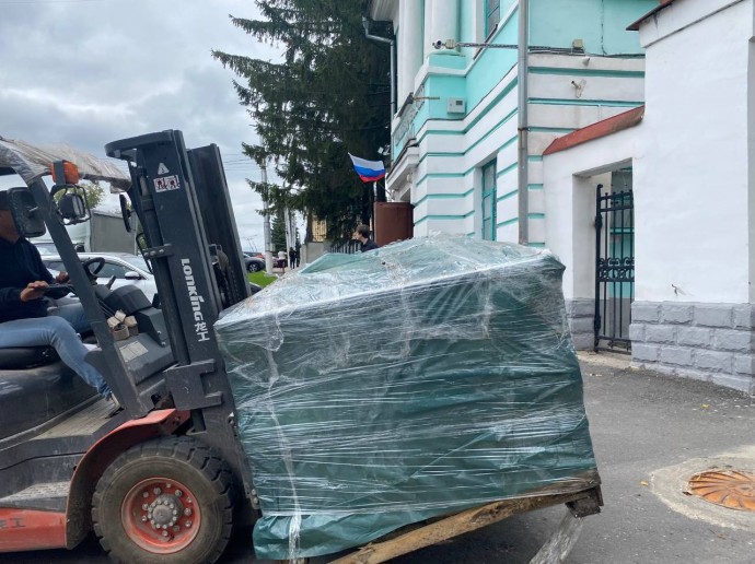 Русский музей передал Курскому музейному объединению 105 драйверов для хранения экспонатов
