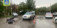 В ДТП на путепроводе в Астрахани перевернулся автомобиль