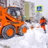Городские службы продолжают вывозить снег с улиц Москвы