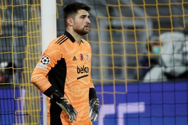 Стали известны имена отстраненных за ставки турецких футболистов