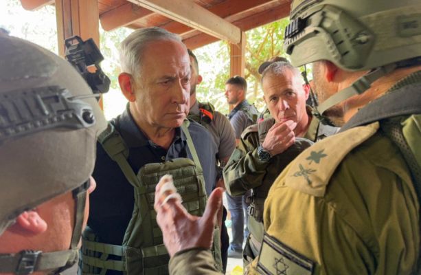 Нетаньяху: Израиль не намерен свергать власть в Иране, но это может случиться