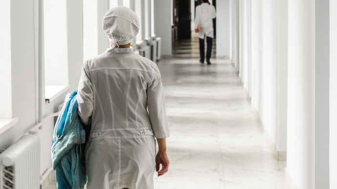 Медсестра московской больницы спела песню для бабушки, чтобы ее успокоить⁠