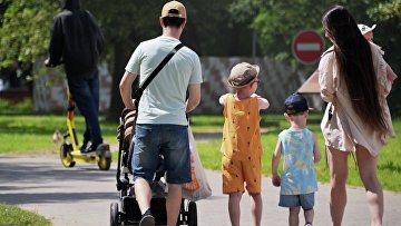 Во ВЦИОМ отметили "моду" среди россиян на большую семью