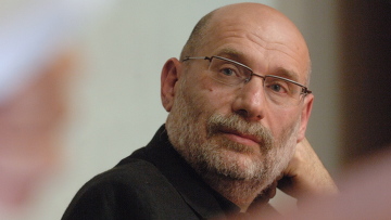 Суд заочно рассмотрит второе дело в отношении писателя Акунина