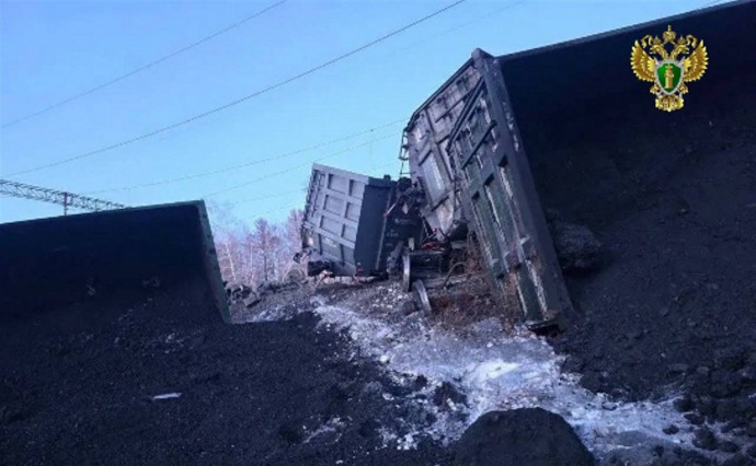 На Дальнем Востоке после схода грузового поезда предстоит восстановить 800 метров железнодорожных путей