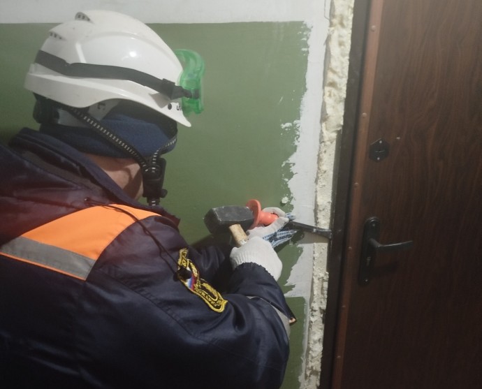 Крики о помощи: пензенские спасатели вскрыли квартиру на проспекте Строителей Крики о помощи: пензенские спасатели вскрыли квартиру на проспекте Строителей