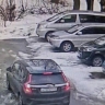 "Судьбу решили секунды": водитель в Южно-Сахалинске чуть не сбил детей, дав газу во дворе