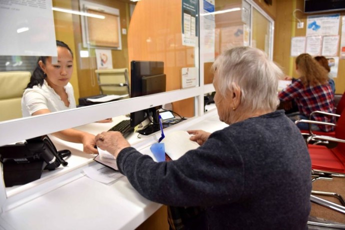 Всем, у кого пенсия меньше 25 000 рублей: какие доплаты можно оформить в 2026 году