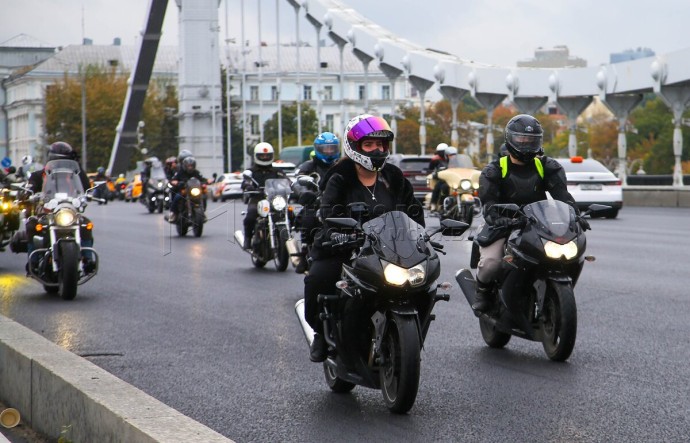 Более 12 тыс. мотоциклистов приняли участие в 13-м Московском мотофестивале Более 12 тыс. мотоциклистов приняли участие в 13-м Московском мотофестивале