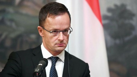 Сийярто обвинил Еврокомиссию в шантаже